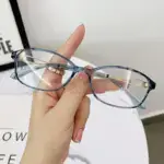 Women's Fashion Lightweight Metal Anti-blue Light Reading Glasses - Image 3