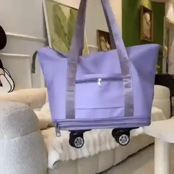Travel bag in action